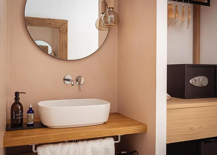 El Consul - Boutique מלון מאהון